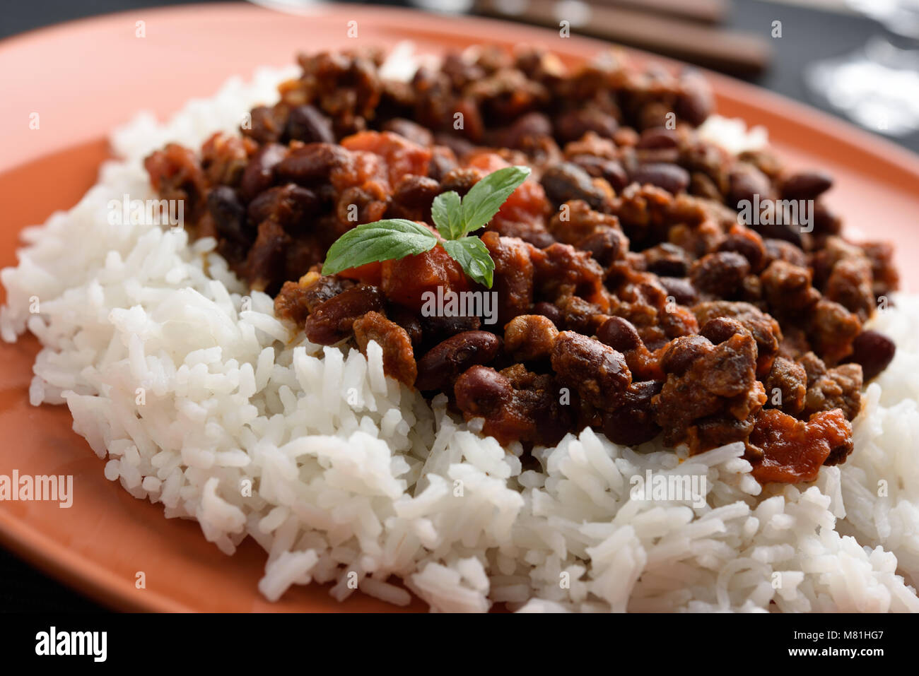 Chili con carne avec du riz Basmati Banque D'Images