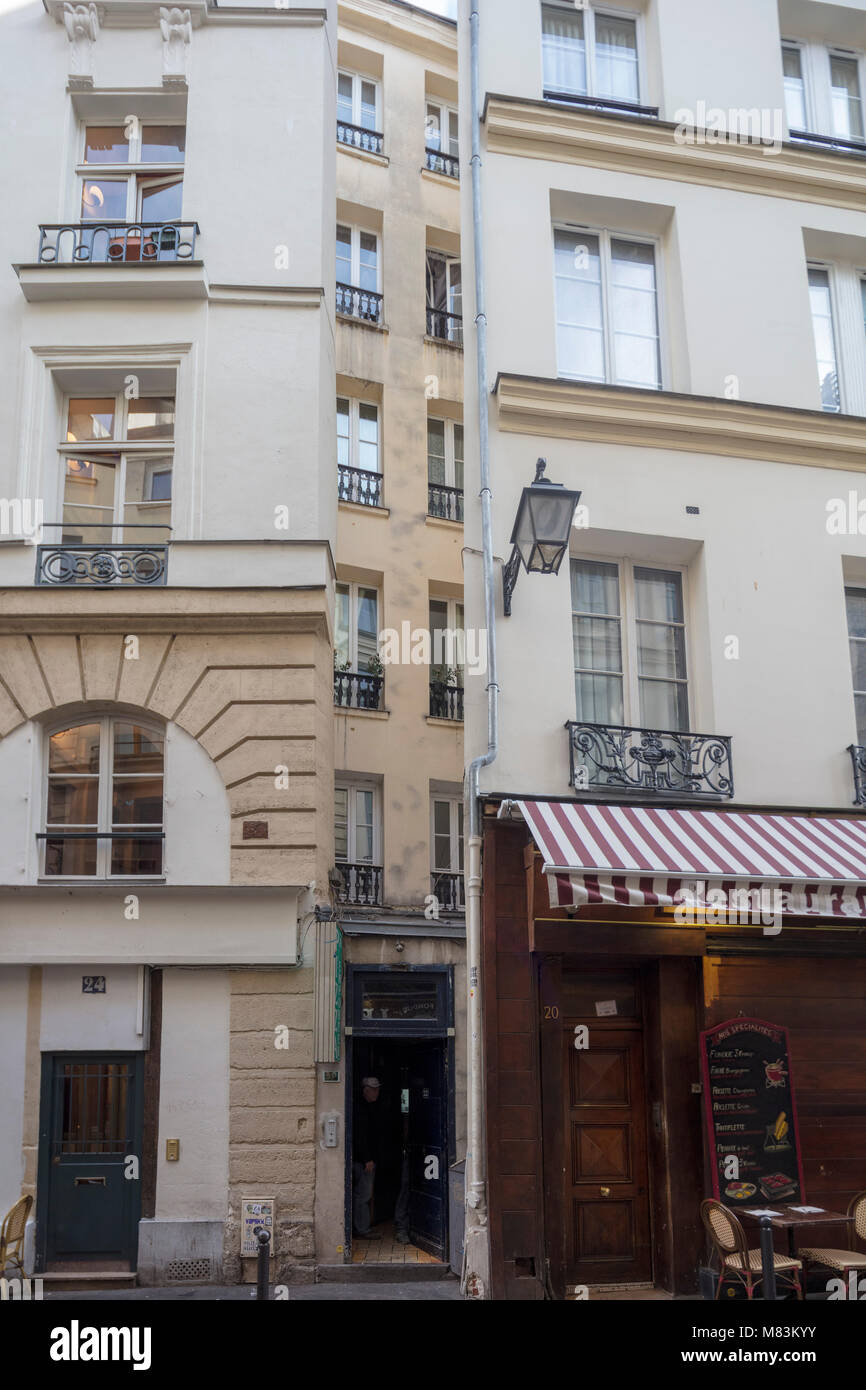 22 rue la plus étroite, Set-Séverin à Paris, et, à l'ancienne résidence de l'Abbé Prévost, auteur de Manon Lescaut Banque D'Images