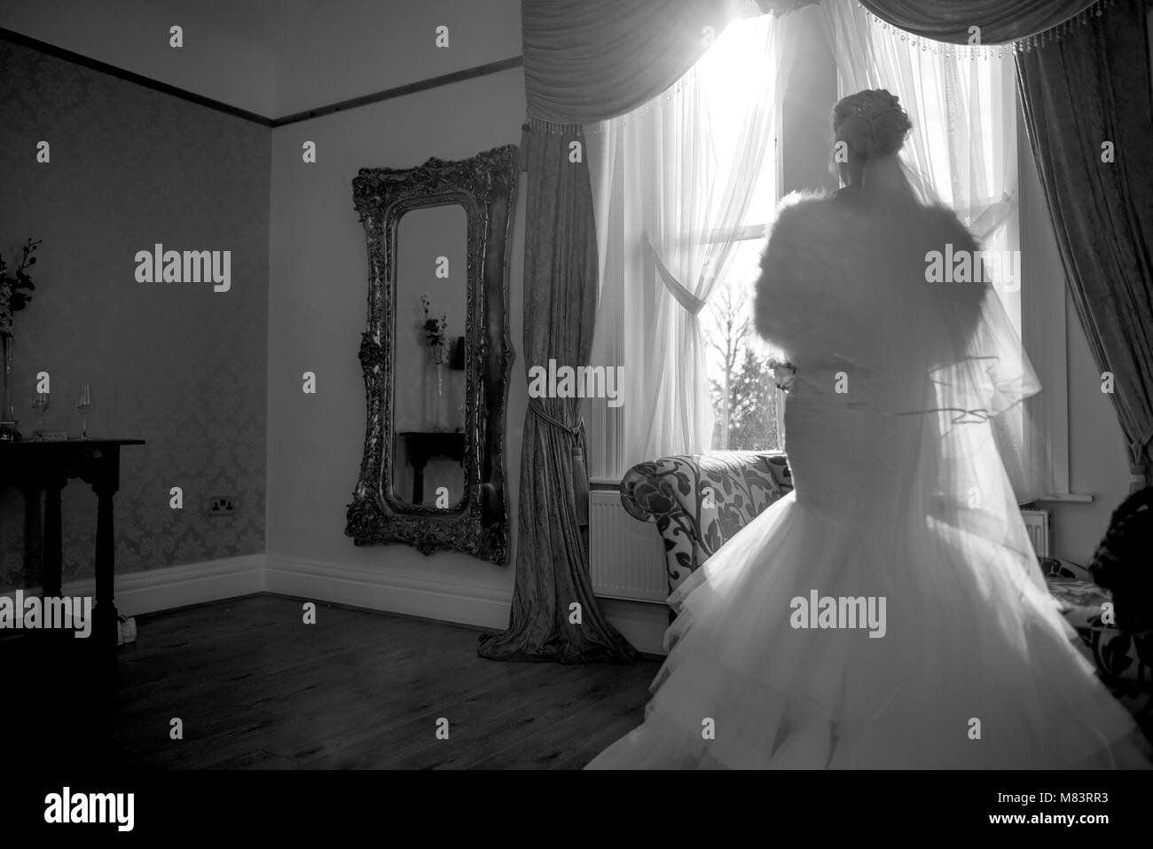 Jeunes mariés le jour de leur mariage Banque D'Images