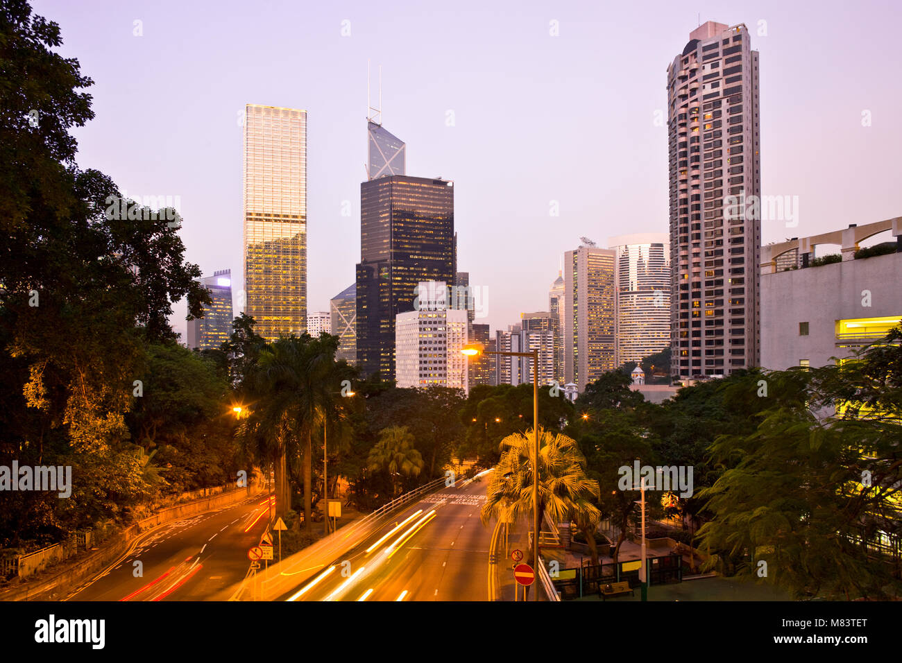 Skyline à partir de l'intersection de Cotton Tree Drive et Garden Road, Chung Wan (District central), l'île de Hong Kong, Hong Kong, Chine, Asie Banque D'Images