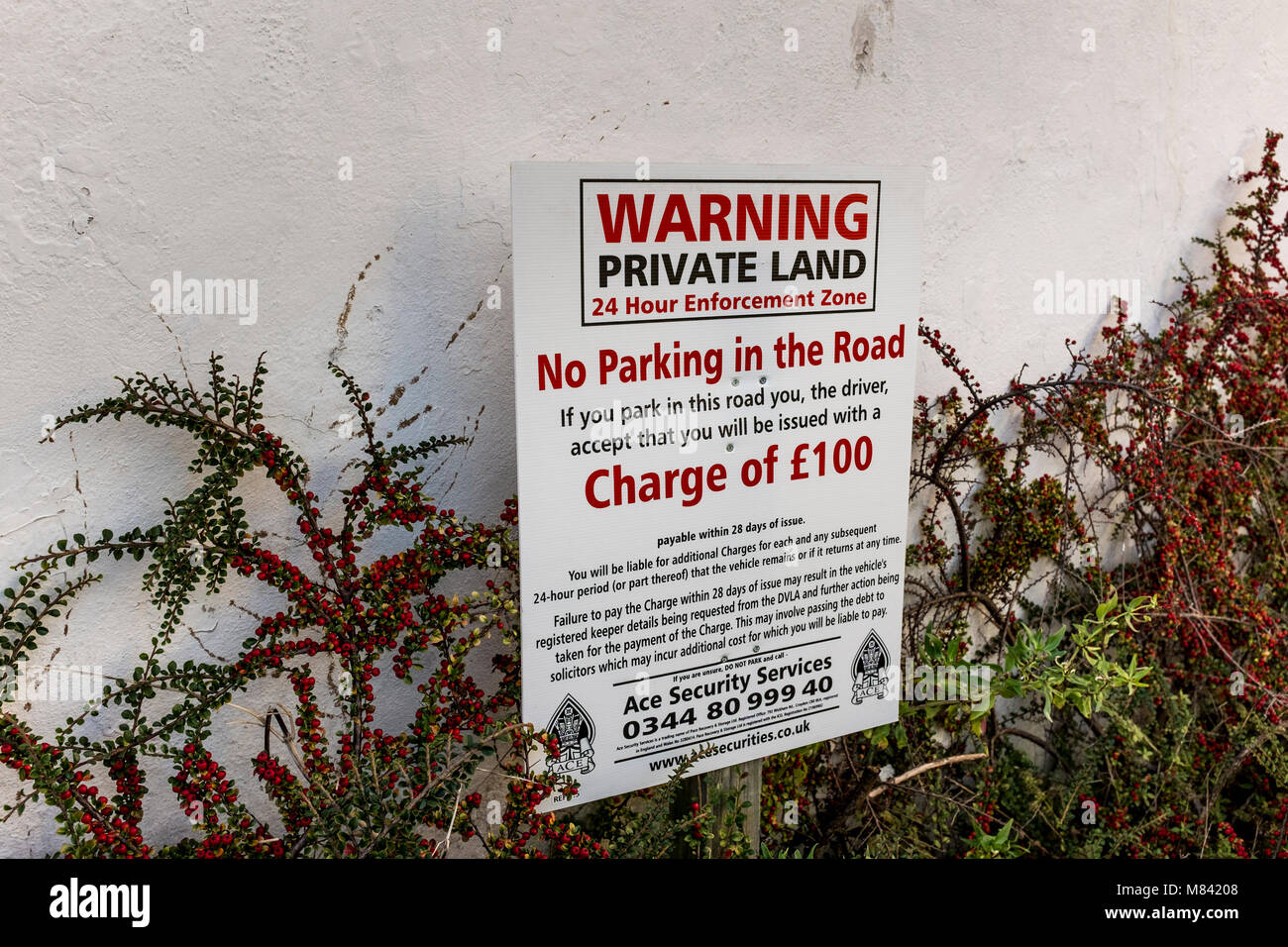 Signe d'aucun stationnement sur les terrains privés, UK Banque D'Images