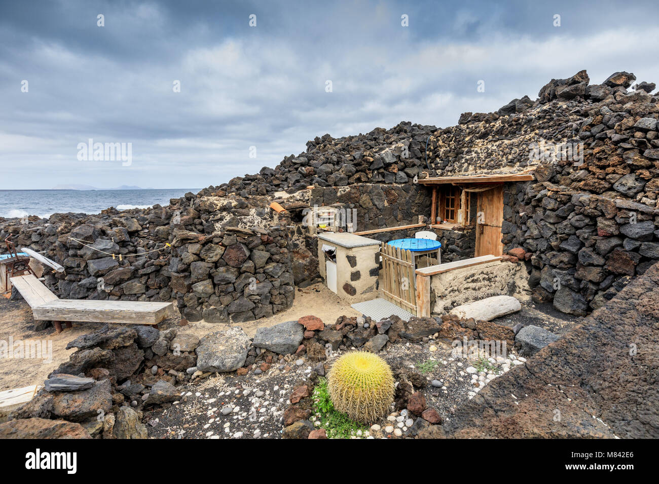 Rock Beach près de Orzola, Lanzarote, îles Canaries, Espagne Banque D'Images