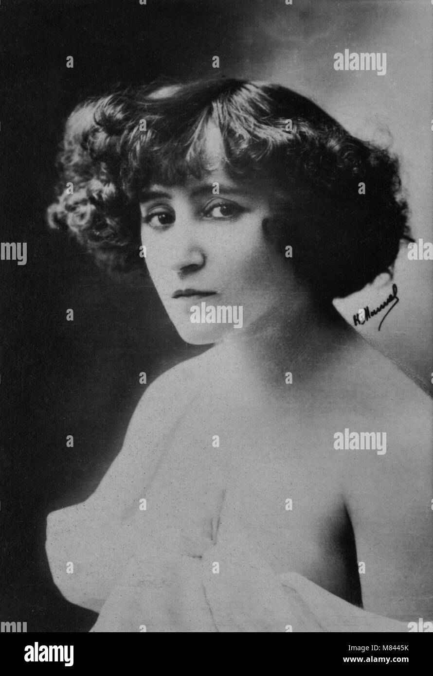 Portrait de Gabrielle Colette ( 1873 - 1954 ) écrivain - photographie par Henri Manuel ( 1874 - 1947 ) Banque D'Images