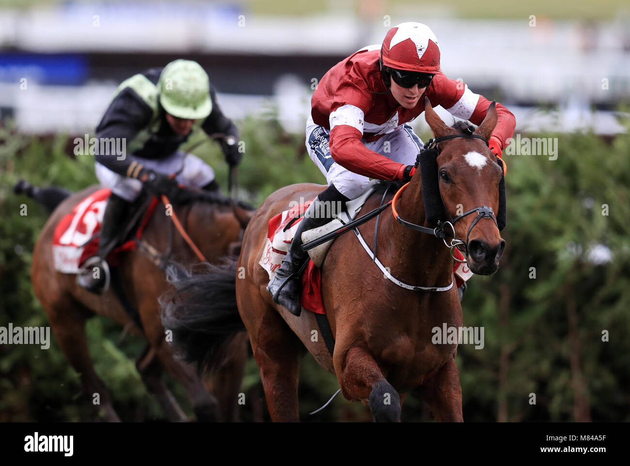 Rouleau de tigre monté par Keith Donoghue continue à gagner le Glenfarclas Chase durant Mesdames Jour de la Cheltenham Festival 2018 à l'Hippodrome de Cheltenham. Banque D'Images