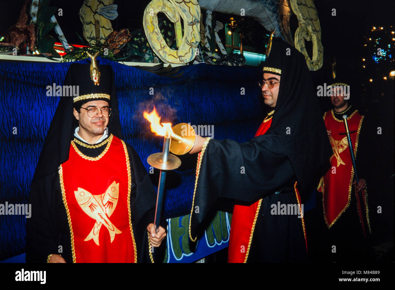 Mettre le feu à la sardine, à la fin de la parade funéraire, mercredi des cendres, Carnaval, photo d'archives, le Carnaval de Santa Cruz de Tenerife, février, 1994, Banque D'Images