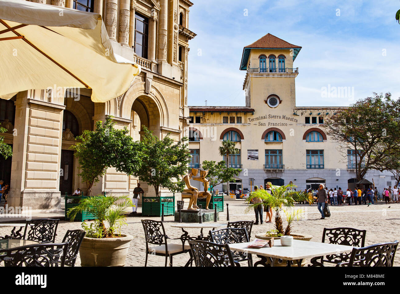 La Havane, Cuba - 12 décembre 2016 : Terminal Sierra Maestra Cruise Terminal (terminal du port de La Havane), près de la Plaza de San Francisco La Havane, Cuba. Banque D'Images