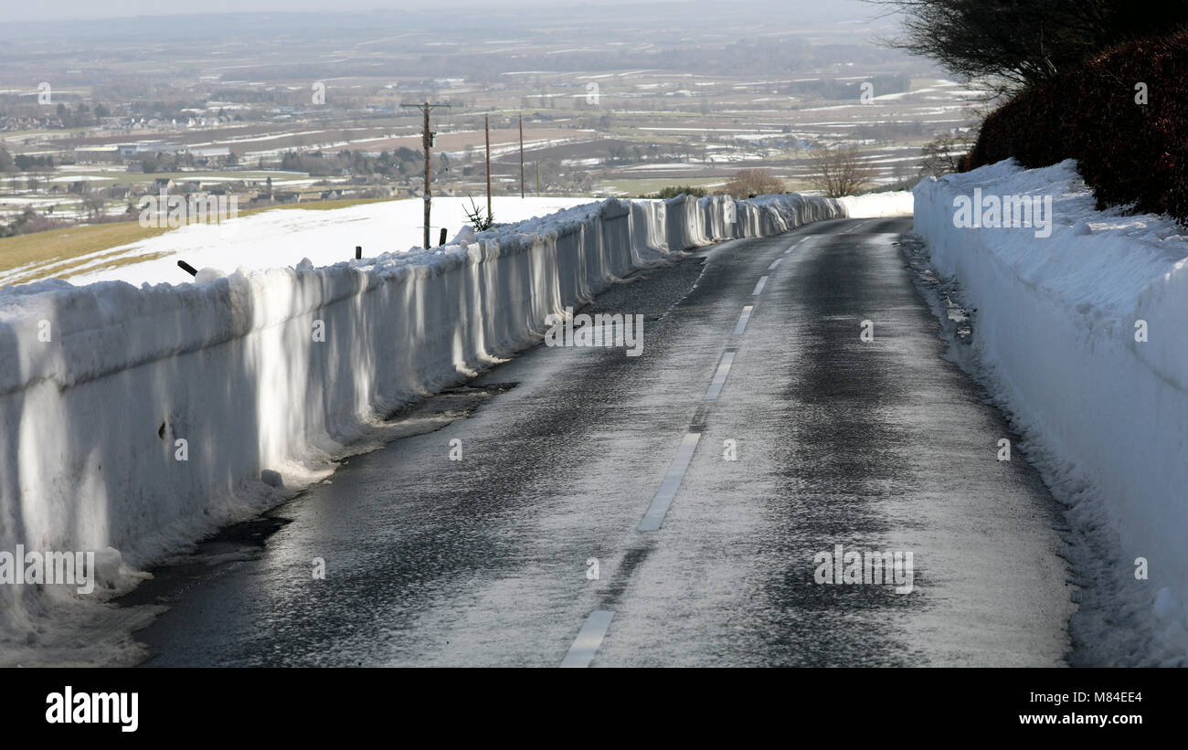 Snow bound route menant à Duns.Scottish Borders. Banque D'Images