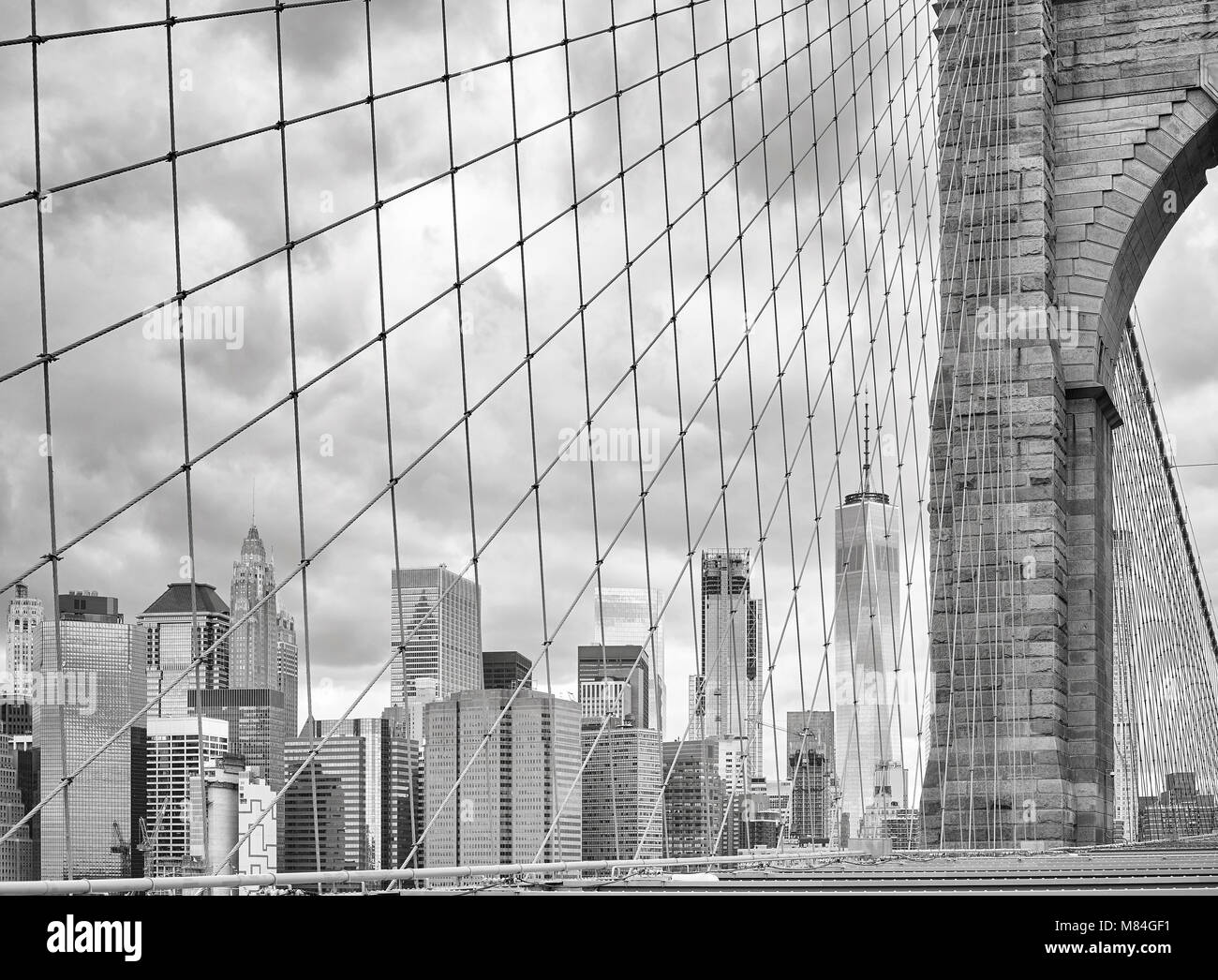 Photo noir et blanc de la Manhattan vu du pont de Brooklyn, New York City, USA. Banque D'Images