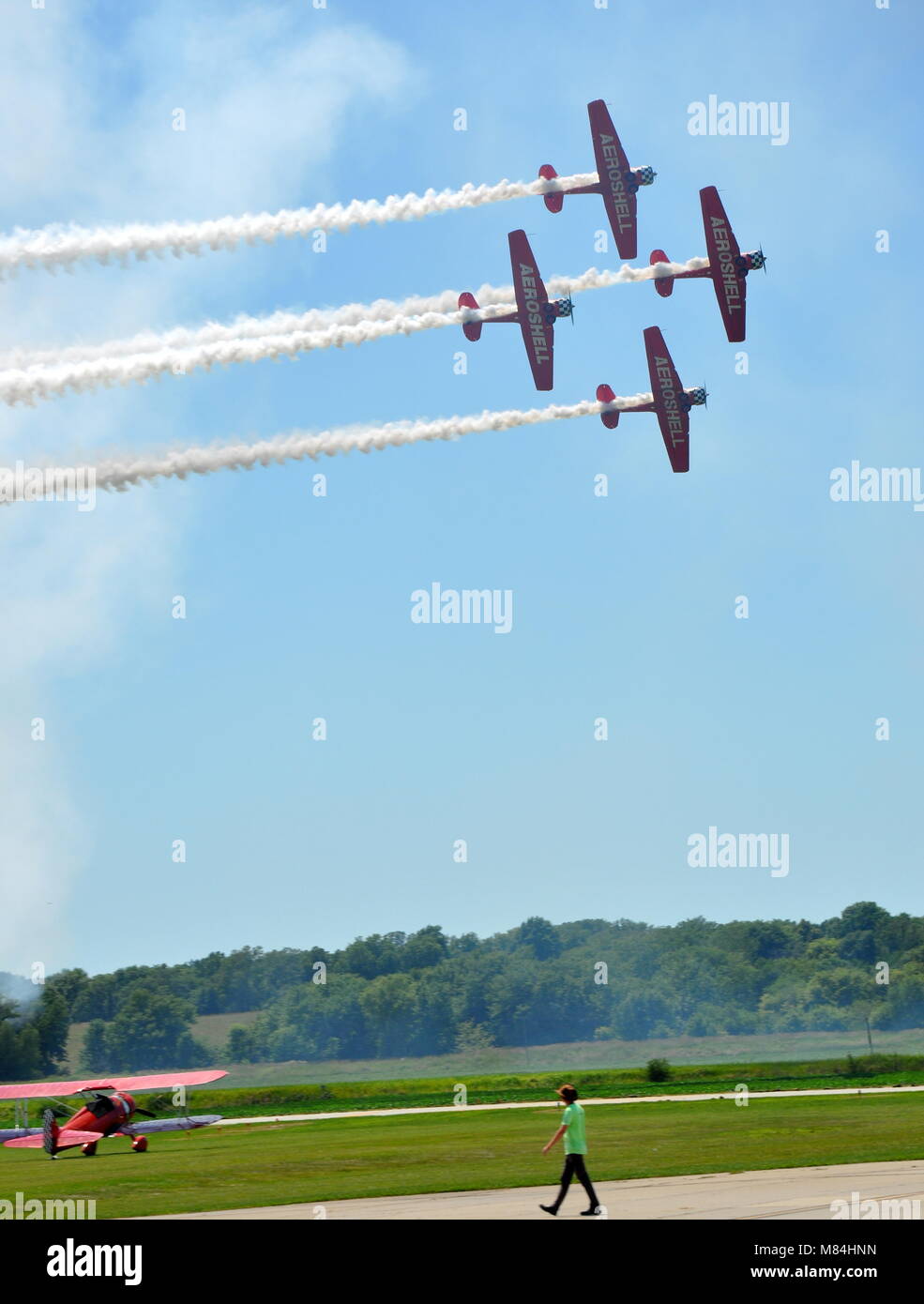 L'équipe de démonstration de voltige Formations Aeroshell effectuer au 'Tarkio Oreilles' aéronautique à Tarkio, MO Banque D'Images
