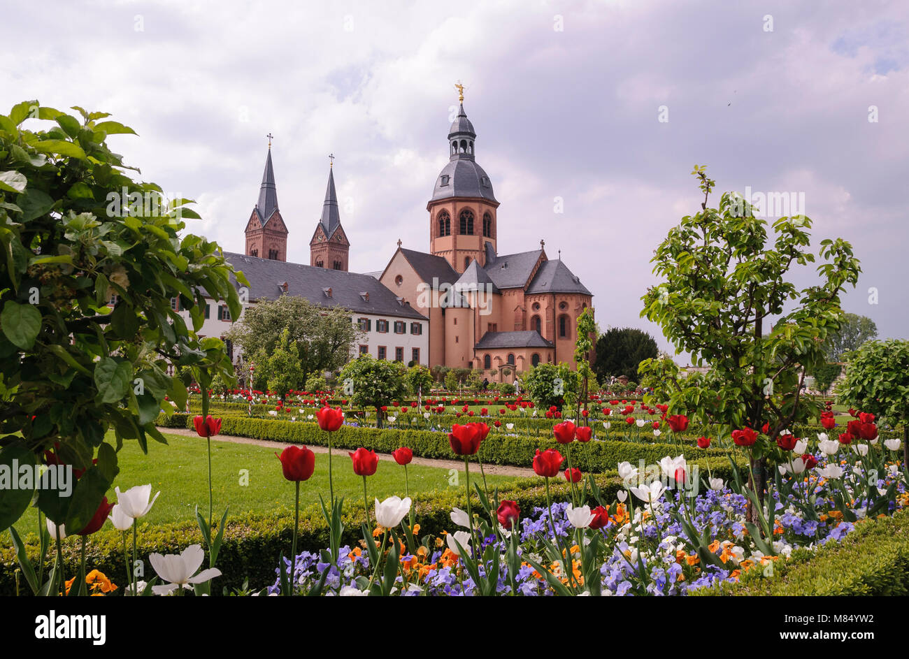 Einhard-Basilika ezeep, Saint Marcellin und Petrus, Klostergarten, Hesse, Germany, Europe Banque D'Images