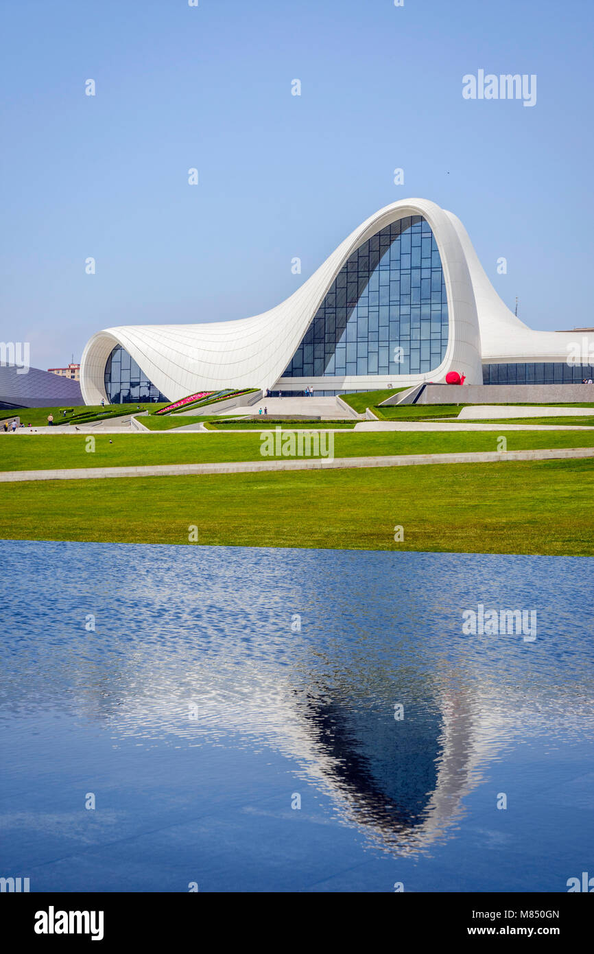 Baku Azerba Djan Mai Centre D Heydar Aliyev C L Bre Building Bakou Par Zaha Hadid