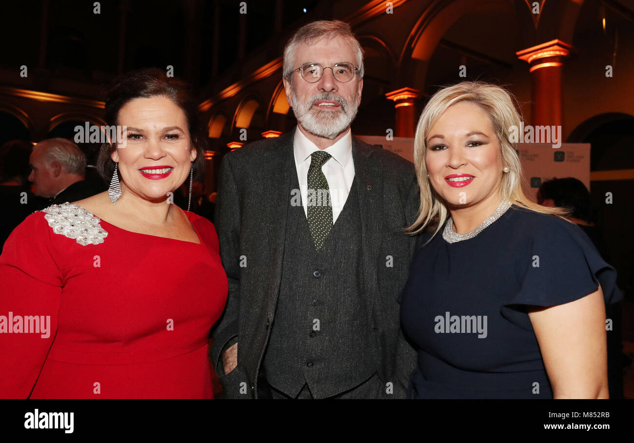 L-R du Sinn Fein Mary Lou McDonald, Gerry Adams et Michelle O'Neill attedend l'American Ireland Fund Gala dîner à Washington DC. Banque D'Images