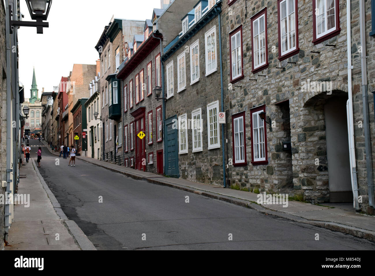 Les rues du Vieux Québec, ville de Québec, avec une partie de l'hôtel Château Frontenac, dans l'arrière-plan. Banque D'Images