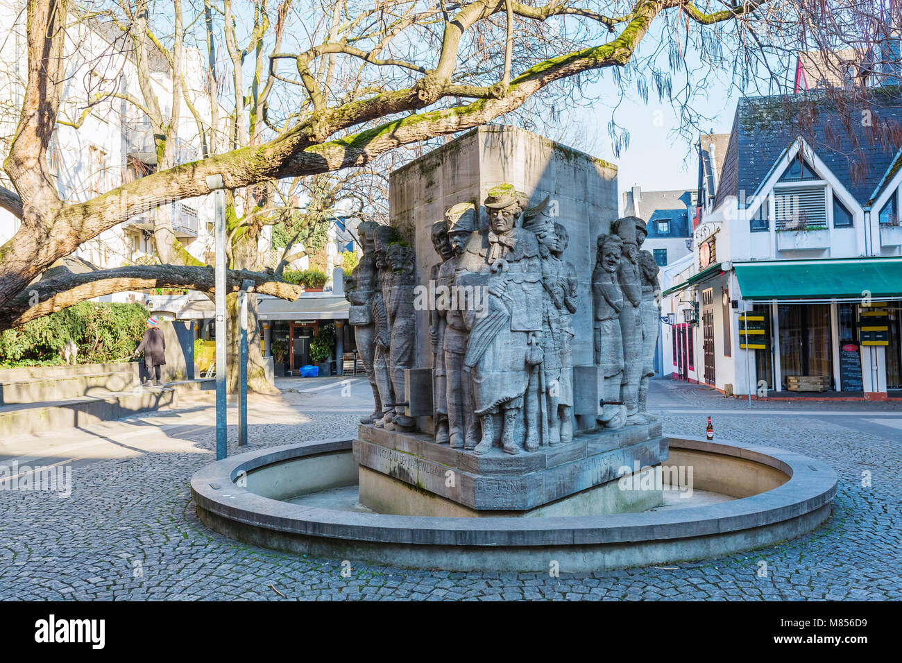 Cologne, Allemagne - 24 Février 2018 : Willi Ostermann memorial fontaine dans la vieille ville de Cologne. Ostermann est un parolier, compositeur et interprète de c Banque D'Images