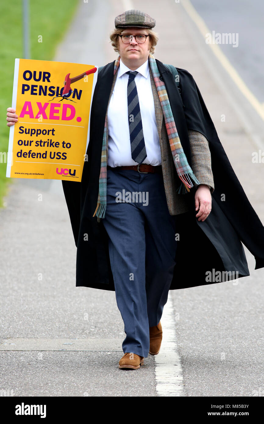 Les membres de l'université et collège Union (UCU) représenté à l'Université d'Exeter en grève pour protéger leurs pensions qui sont en danger avec pro Banque D'Images