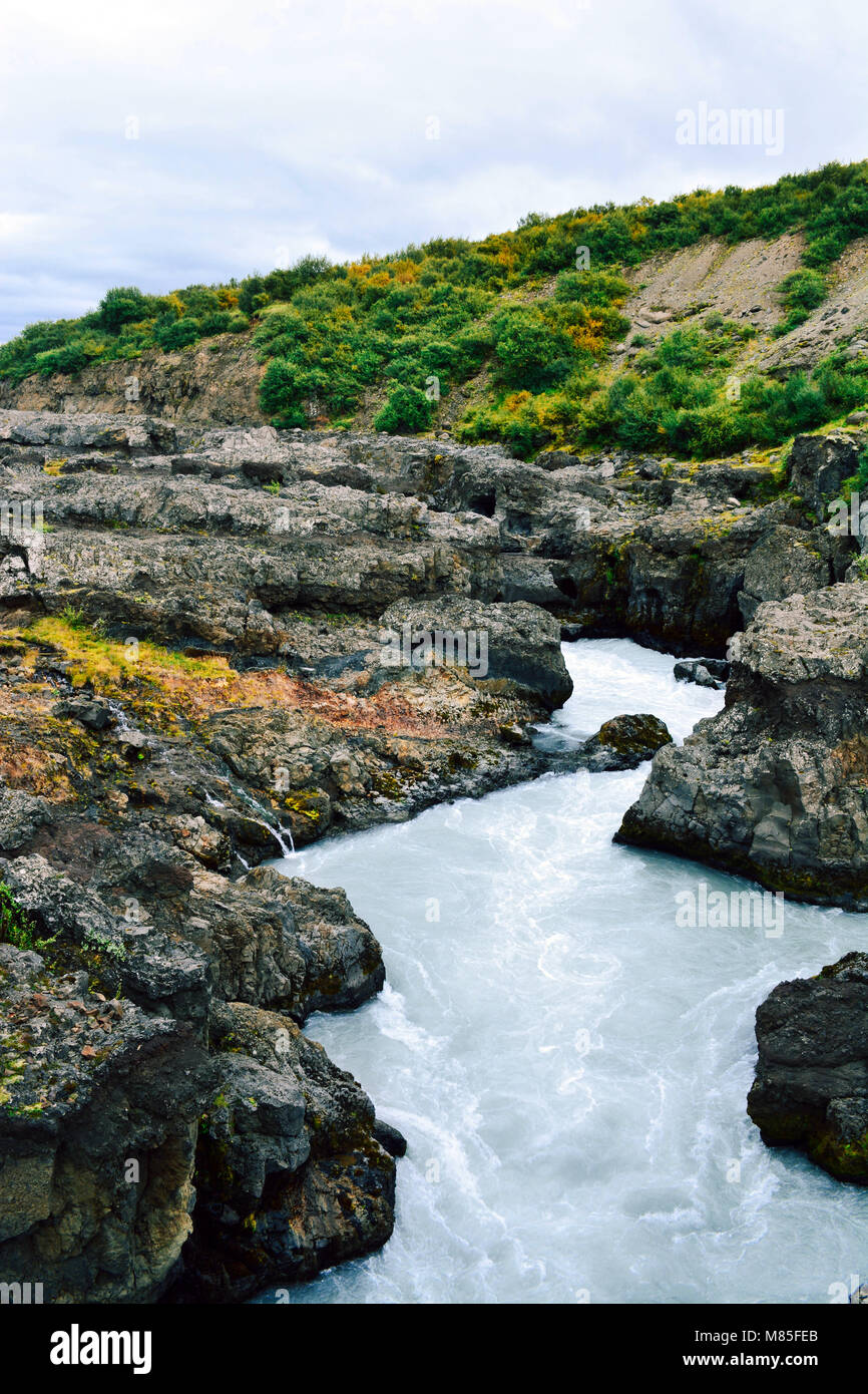 Cascade de Barnafoss dans l'ouest de l'Islande. Banque D'Images