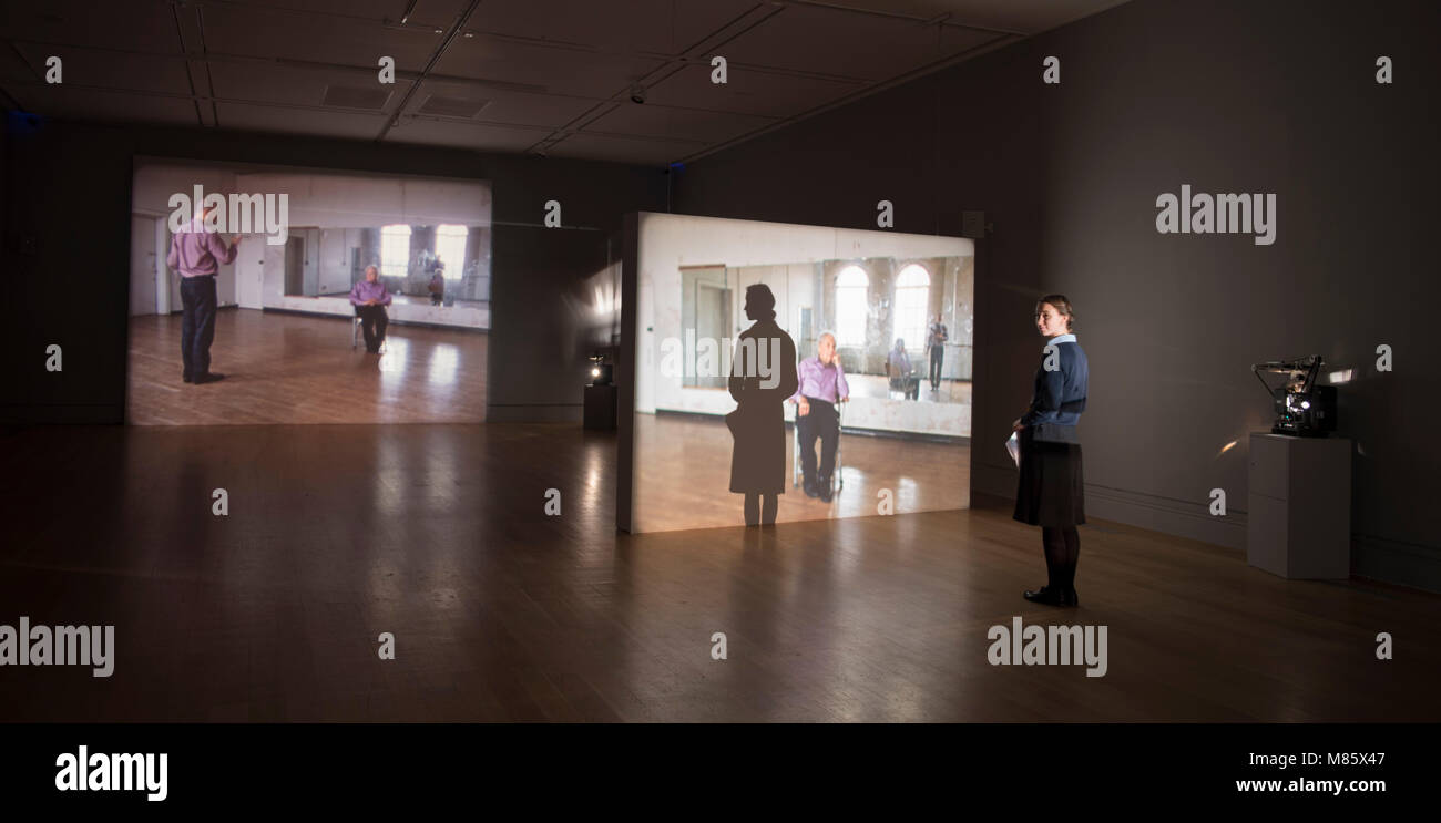 National Portrait Gallery, Londres, Royaume-Uni. 14 mars 2018. Tacita Dean : Portrait de l'exposition - Merce Cunningham effectue l'immobilité, 2008 par Tacita Dean. 16mm couleur films. Credit : Malcolm Park/Alamy Live News. Banque D'Images