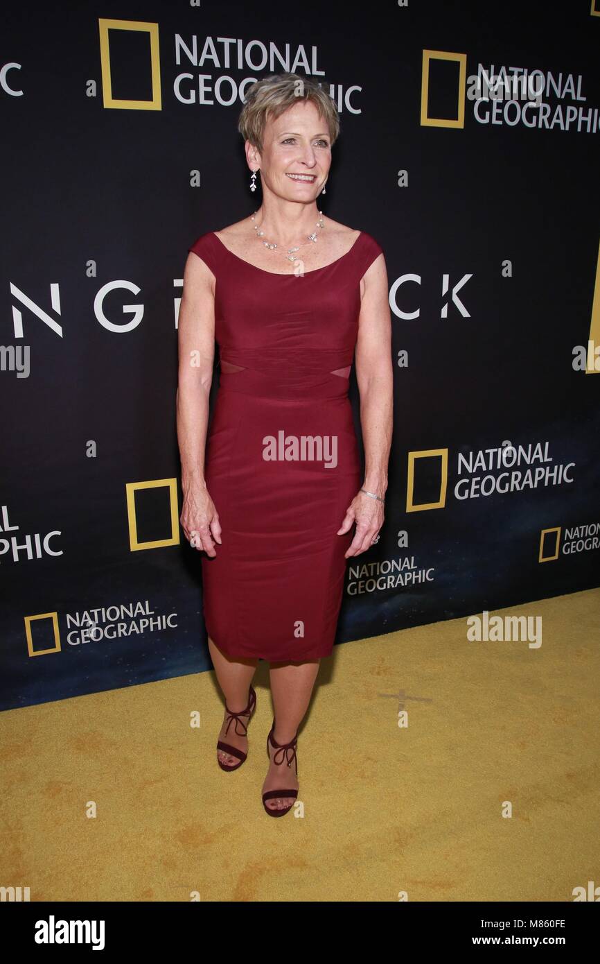 New York, NY, USA. 14Th Mar, 2018. Peggy Whitson aux arrivées pour l'un d'étranges Premiere, Alice Tully Hall au Lincoln Center, New York, NY 14 Mars, 2018. Crédit : Jason Mendez/Everett Collection/Alamy Live News Banque D'Images