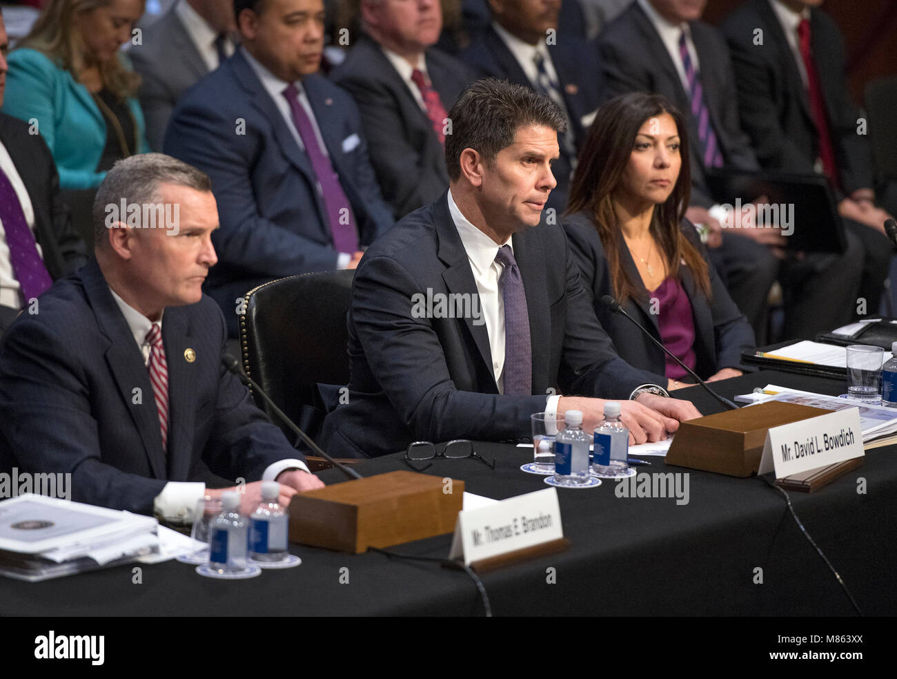 Thomas E. Brandon, Directeur adjoint, Chef du Bureau of Alcohol, Tobacco, Firearms and Explosives (ATF) ; David L. Bowdich, Directeur adjoint par intérim du Federal Bureau of Investigation (FBI), et M. Lina Alathari, Ph.D., chef, Centre National d'évaluation des menaces United States Secret Service, témoigner devant le comité du Sénat américain sur le pouvoir judiciaire au cours du débat de surveillance "d'examiner la prise de parc et des propositions législatives visant à améliorer la sécurité à l'école' sur la colline du Capitole à Washington, DC le mercredi 14 mars, 2018. Credit : Ron Sachs / CNP - AUCUN FIL SERVICE · Photo : Ron Sachs/Consol Banque D'Images