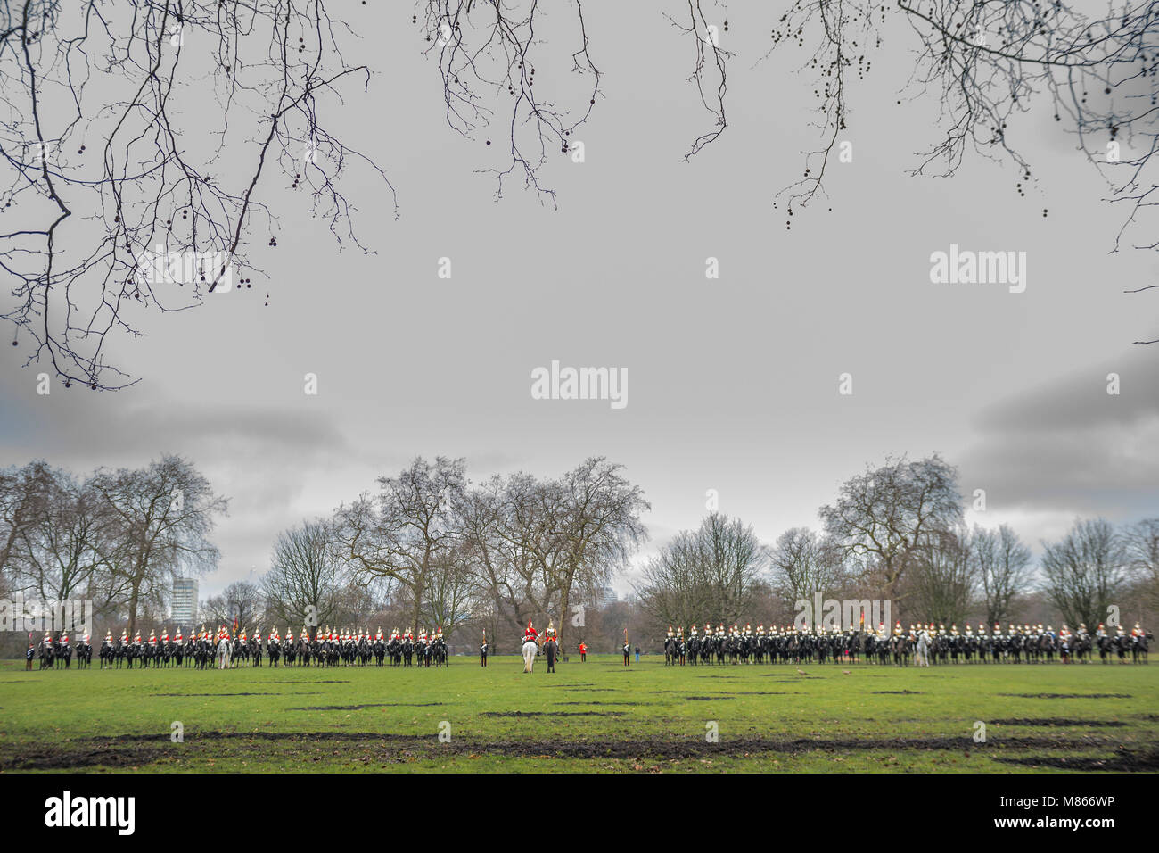 Londres, Royaume-Uni. 15 mars, 2018. La Household Cavalry régiment monté, les Queen's bodyguard monté parade à Hyde Park pour prouver leur volonté d'effectuer des fonctions honorifiques de l'état pour l'année. Leur inspection annuelle avait été effectuée par le Major-général Ben Bathurst l'officier général commandant de la Division des ménages. Crédit : Guy Bell/Alamy Live News Banque D'Images