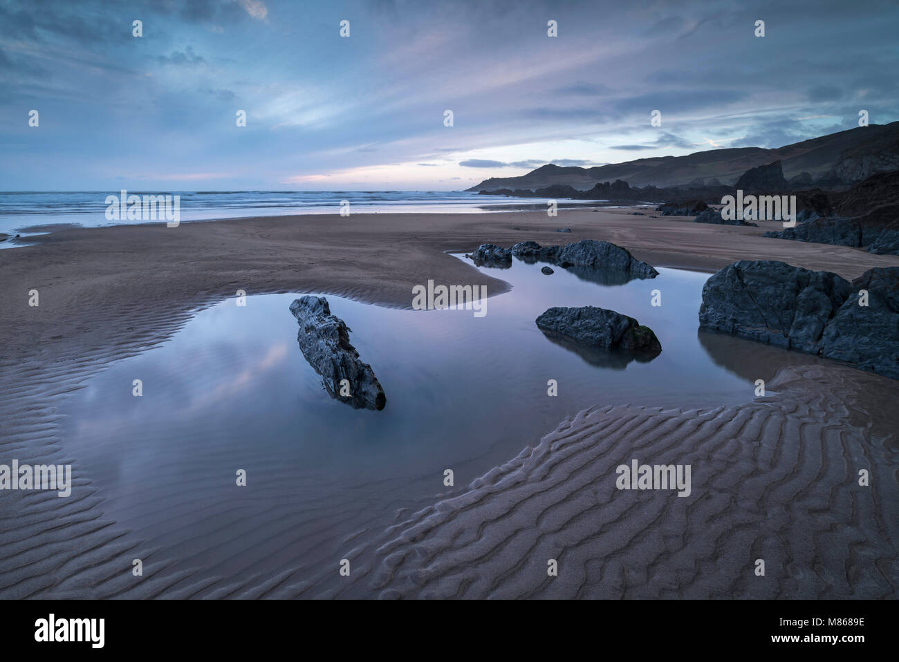 Plus Combesgate crépuscule plage sur la côte nord du Devon, Angleterre. L'hiver (mars) 2018. Banque D'Images