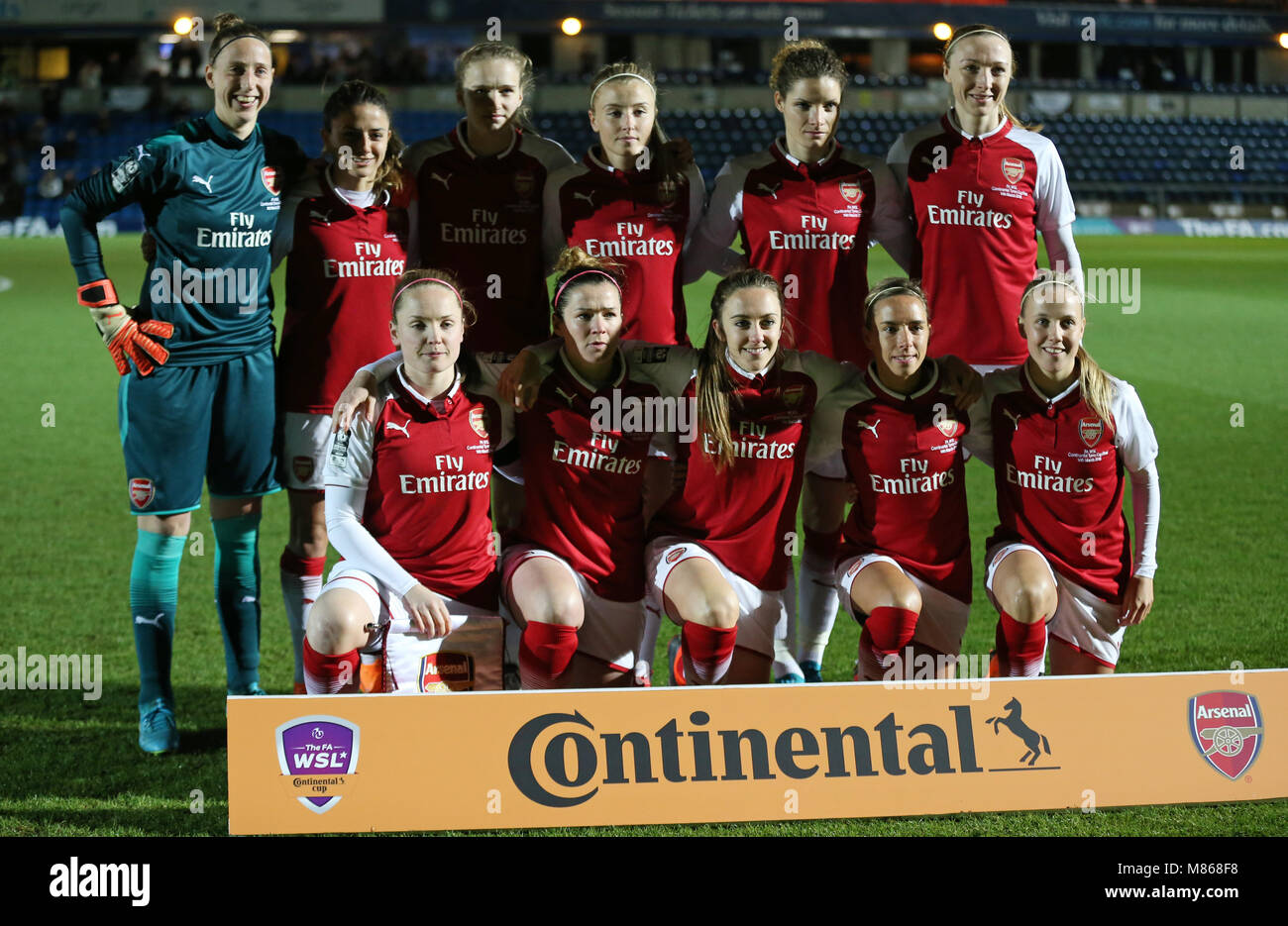 Équipe des femmes d'Arsenal avant la finale de la coupe Continental Tires à Adams Park, Wycombe. APPUYEZ SUR ASSOCIATION photo. Date de la photo: Mercredi 14 mars 2018. Voir PA Story FOOTBALL Women. Le crédit photo devrait être le suivant : Nigel French/PA Wire. RESTRICTIONS : aucune utilisation avec des fichiers audio, vidéo, données, listes de présentoirs, logos de clubs/ligue ou services « en direct » non autorisés. Utilisation en ligne limitée à 75 images, pas d'émulation vidéo. Aucune utilisation dans les Paris, les jeux ou les publications de club/ligue/joueur unique. Banque D'Images