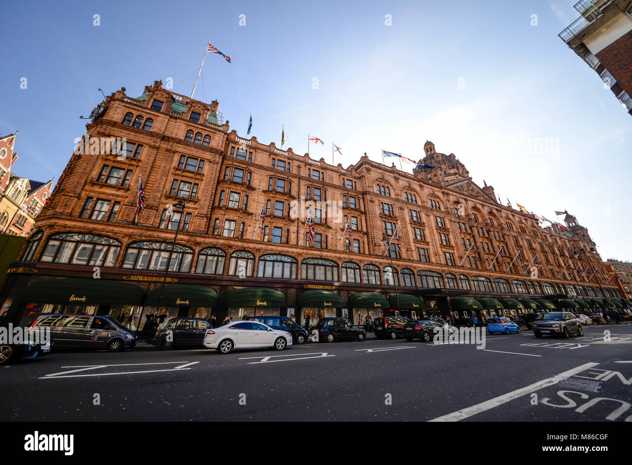 Grand magasin Harrods, magasin à Brompton Road, Knightsbridge, Londres, Royaume-Uni Banque D'Images