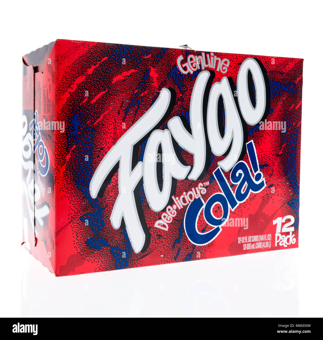 Winneconne, WI - 27 Février 2018 : un paquet de 12 Faygo cola sur un fond isolé. Banque D'Images