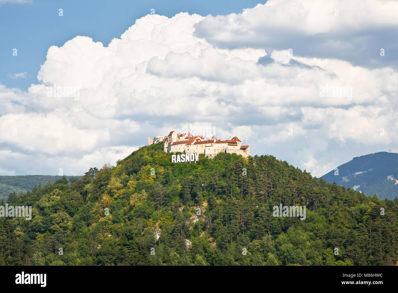 Ruines de la Forteresse de Rasnov, datant du 13e siècle, la Transylvanie, Roumanie. Banque D'Images