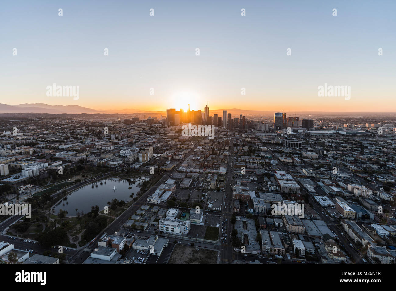 Los Angeles, Californie, USA - 20 Février, 2018 matin : vue sur le quartier de Westlake, MacArthur Park et le centre-ville de LA. Banque D'Images