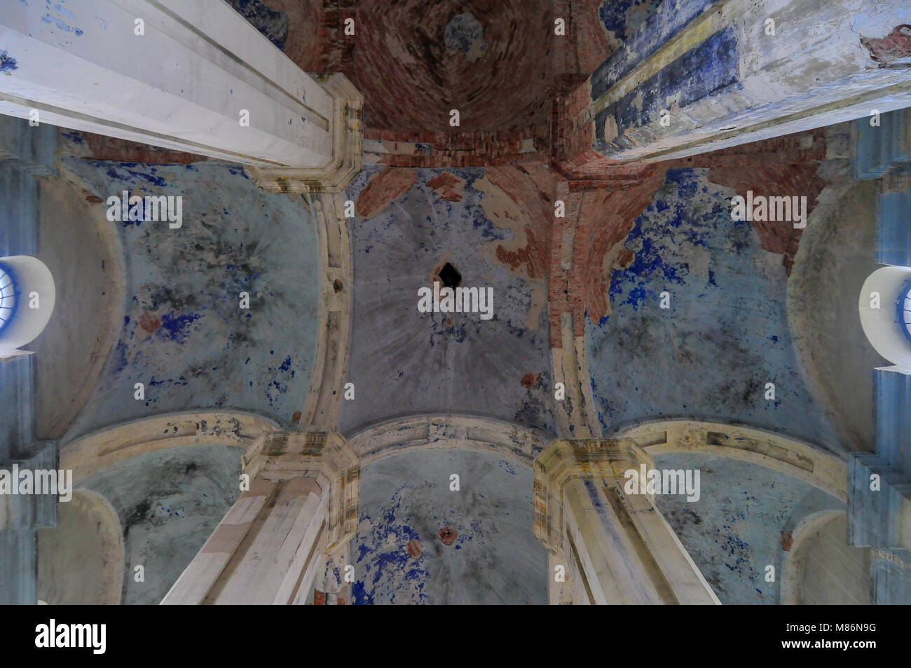 Synagogue chorale de Drohobycz, Ukraine. Converti par les Soviétiques d'un magasin de meubles, il végète sans la communauté juive pour la soutenir. Banque D'Images