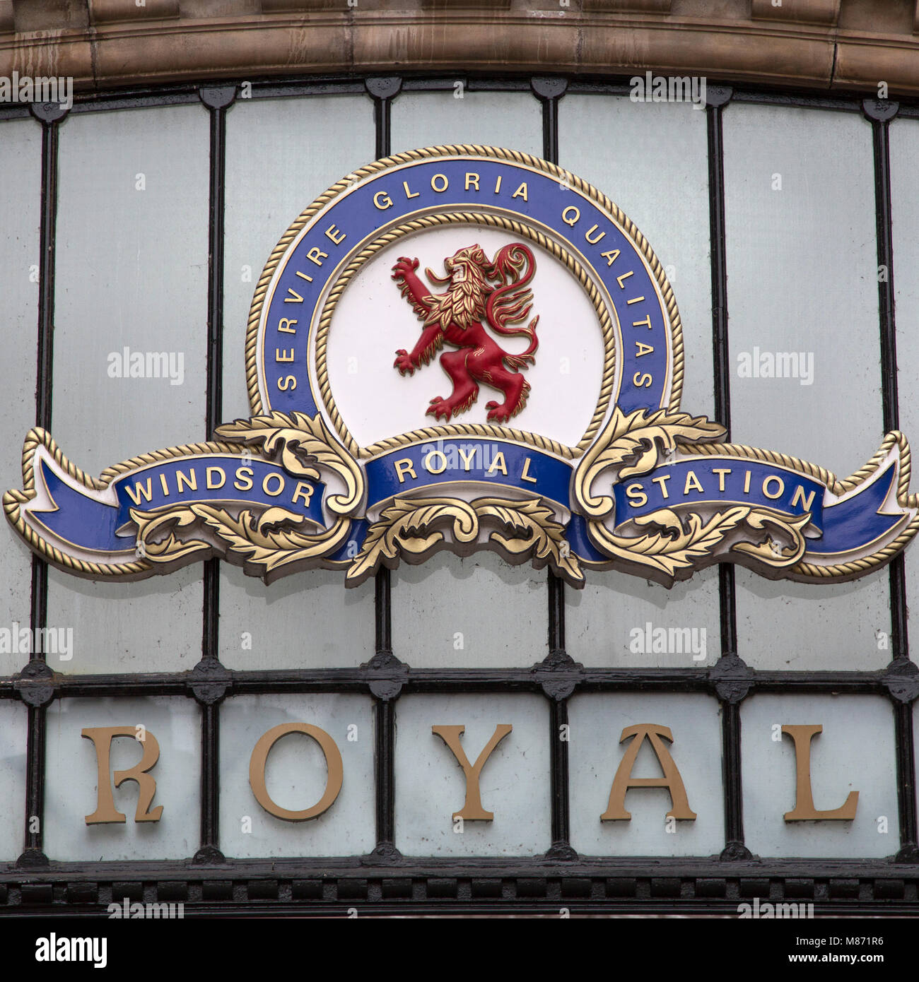 L'Emblème du Dragon à Windsor Royal Shopping à Windsor, en Angleterre. La galerie marchande occupe l'emplacement de l'ancienne gare ferroviaire de la ville. Banque D'Images