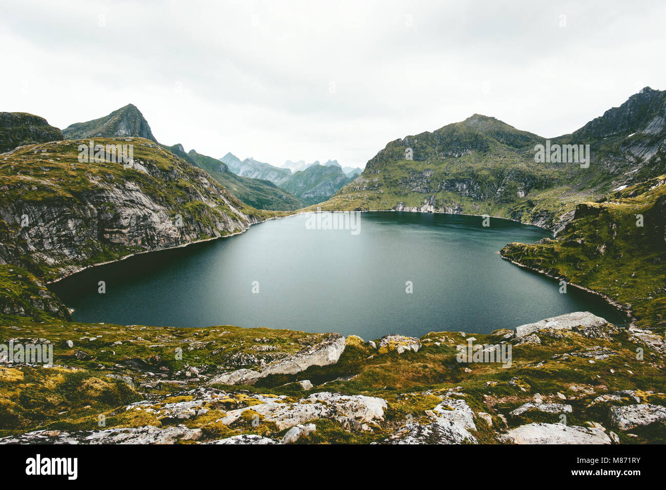 Lac et montagnes en Norvège paysage paysage voyage nature scandinave Banque D'Images