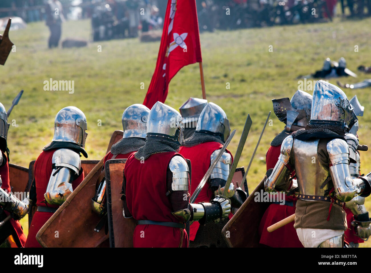 Heay Armored Médiéval prêt pour la bataille de la bataille de Grunwald '1410' reproduisant l'événement. GRUNWALD, Pologne - 16 JUILLET 2011 Banque D'Images