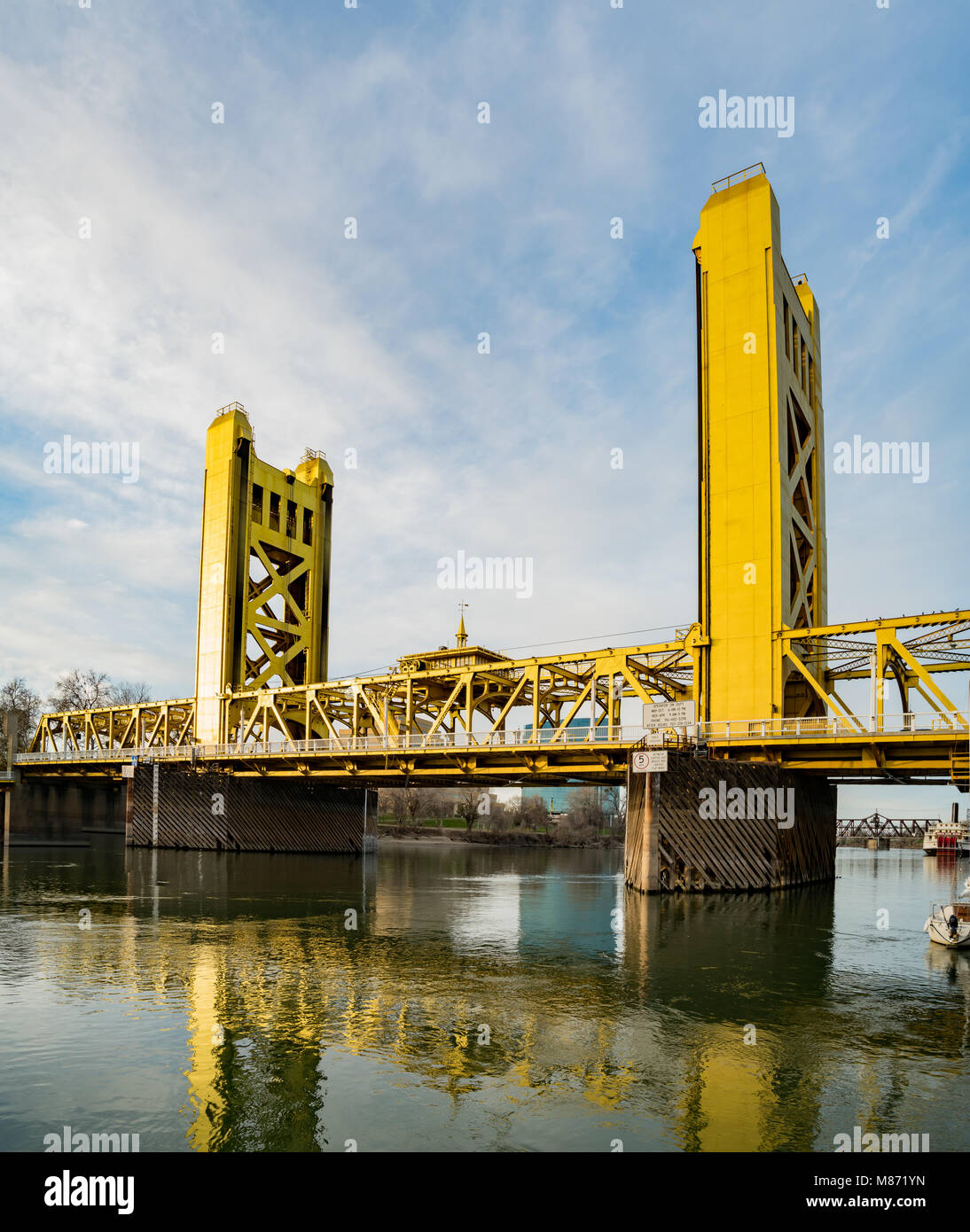 Après-midi sur le célèbre Tower Bridge de Sacramento, Californie Banque D'Images