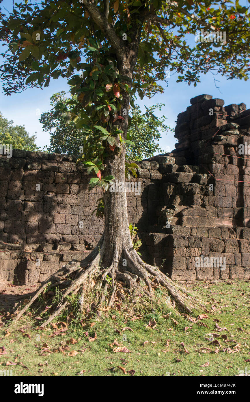 La porte de la ville Pratu Chai dans la ville de Phimai dans la Provinz Nakhon Ratchasima en Isan en Thaïlande. La Thaïlande, Phimai, Novembre, 2017 Banque D'Images