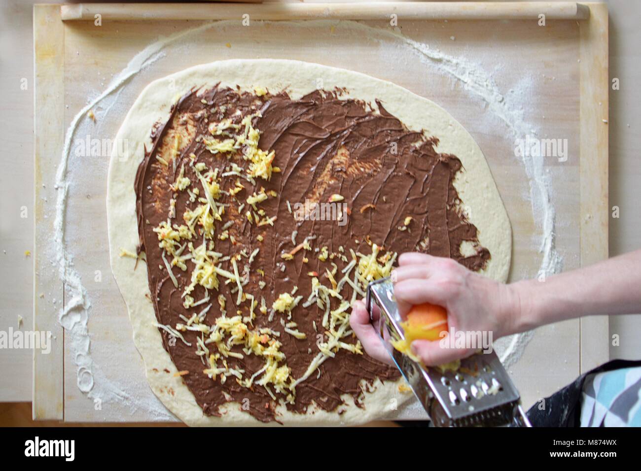 La levure gâteau avec remplissage de cacao 12 - cake maison Banque D'Images