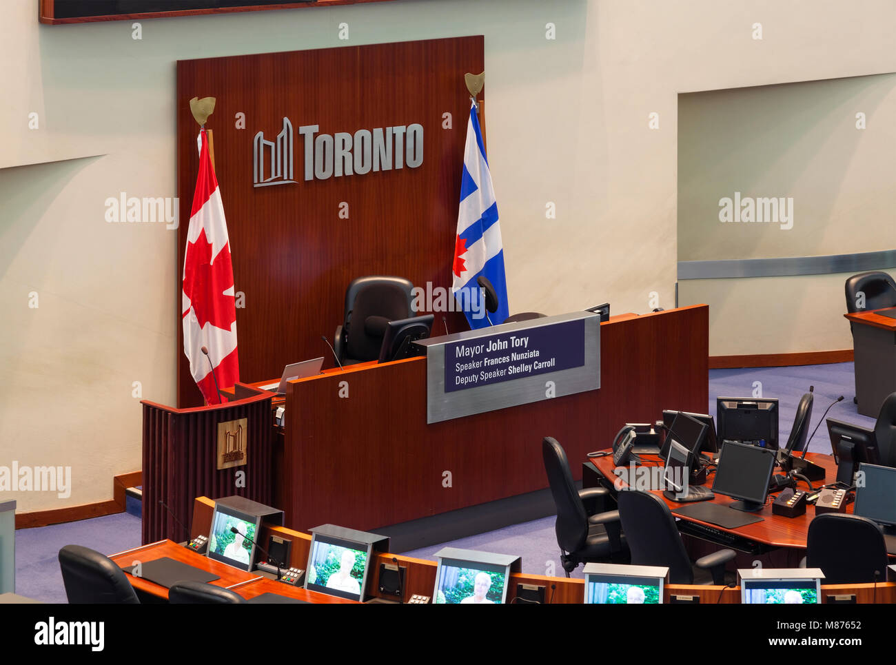 Le président du Conseil de la ville de Toronto dans le podium du Conseil de l'hôtel au Nouvel Hôtel de ville où ont lieu les réunions du conseil municipal. Toronto, ON. Banque D'Images