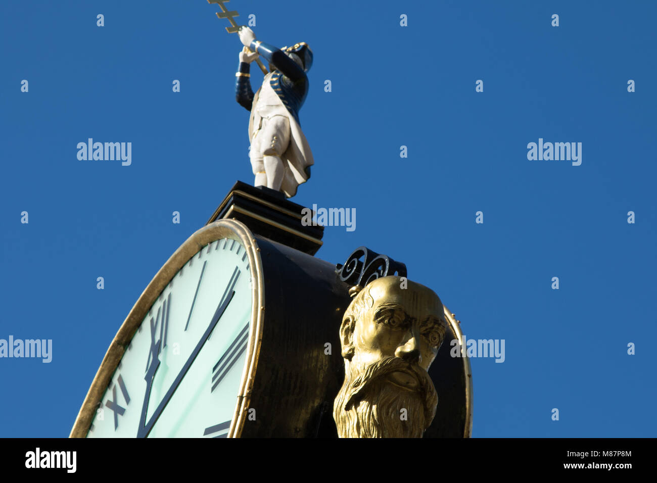 Peu d'Amiral Réveil sur l'église de Saint Martin-le-Grand dans Coney Street,York, North Yorkshire, Angleterre, Royaume-Uni. Banque D'Images