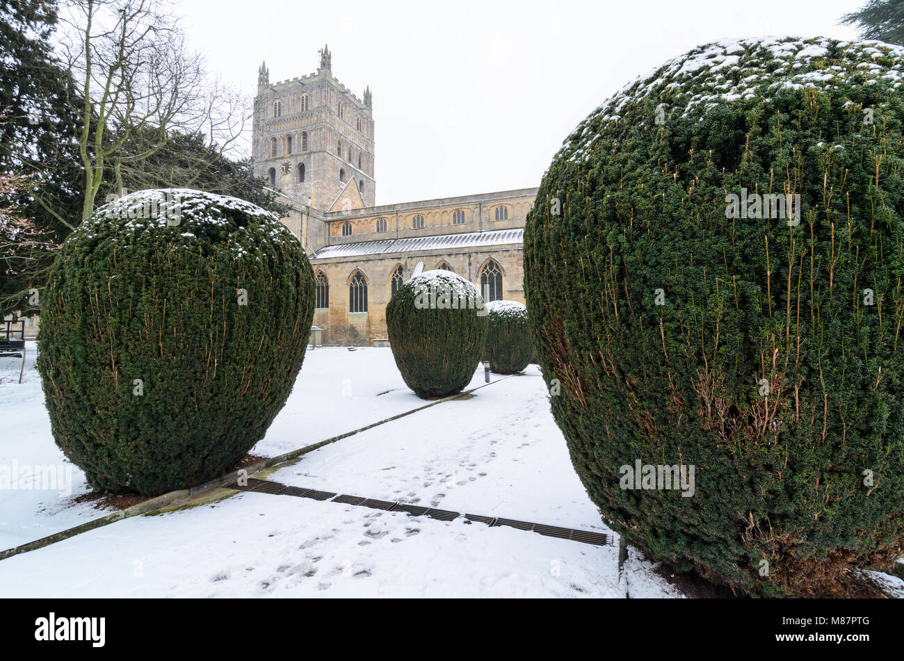 Une scène à l'abbaye de Tewkesbury hiver Banque D'Images