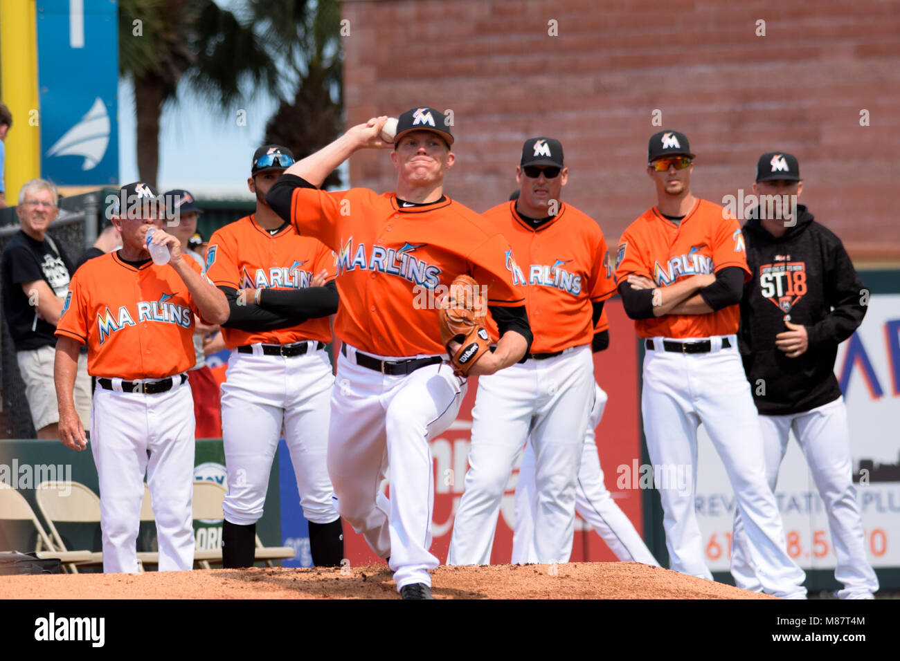 Adan Conley vu à réchauffer ton. Miami Marlins joué Cardinals de Saint-Louis le 6 et du score final a été 4-4. Banque D'Images