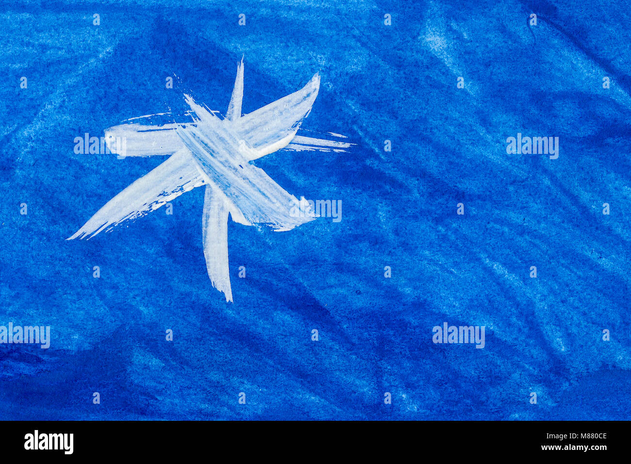 Aquarelle dessin simple flocon sur fond bleu texturé Banque D'Images