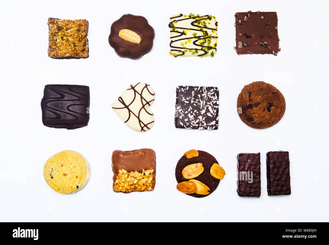 Divers les cookies au chocolat sur fond blanc télévision lay Banque D'Images