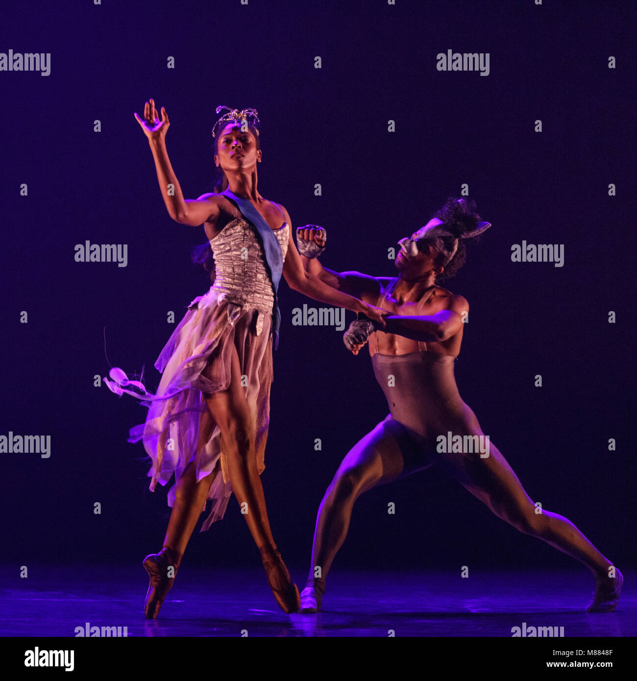 Barbican Theatre, Londres, le 15 mars 2018. Le deuxième morceau, "un rêve dans le Songe d'une nuit d'été", avec l'ACEI Robinson comme Tiania et Jose Alves que Oberon. Dans le cadre de la dernière loi du Barbican, Cathy Marston chorégraphie un ballet narratif nouveau pour tous les artistes de ballet du noir, basé sur l'Afrique du Sud peut Themba fable 'Le procès', et Arthur du Pita 'un rêve dans A Midsummer Night's Dream'. Dirigée par le directeur artistique Cassa Pancho, cette société fête danseurs d'origine asiatique et noir avec morceaux. Credit : Imageplotter News et Sports/Alamy Live News Banque D'Images