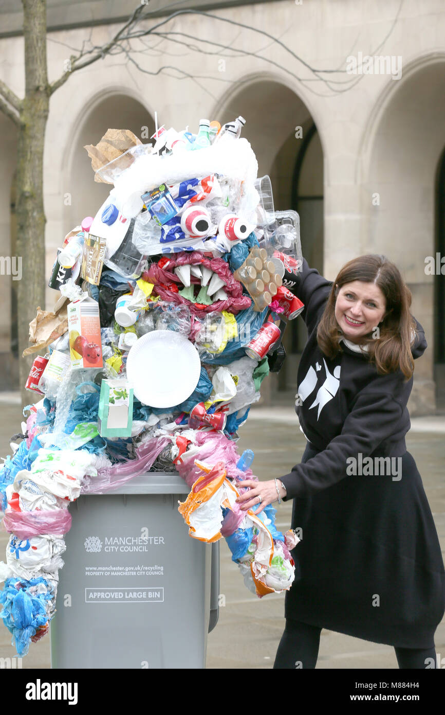 , Manchester, Royaume-Uni. 15 mars, 2018 Conseil municipal de Manchester et garder la Grande-Bretagne Tidy unissent leurs forces dans le but de faire de Manchester le ÔTidy CityÕ première du pays d'ici 2020, St Peters Square, Manchester, 15 mars 2018 (C)Barbara Cook/Alamy Live News Banque D'Images