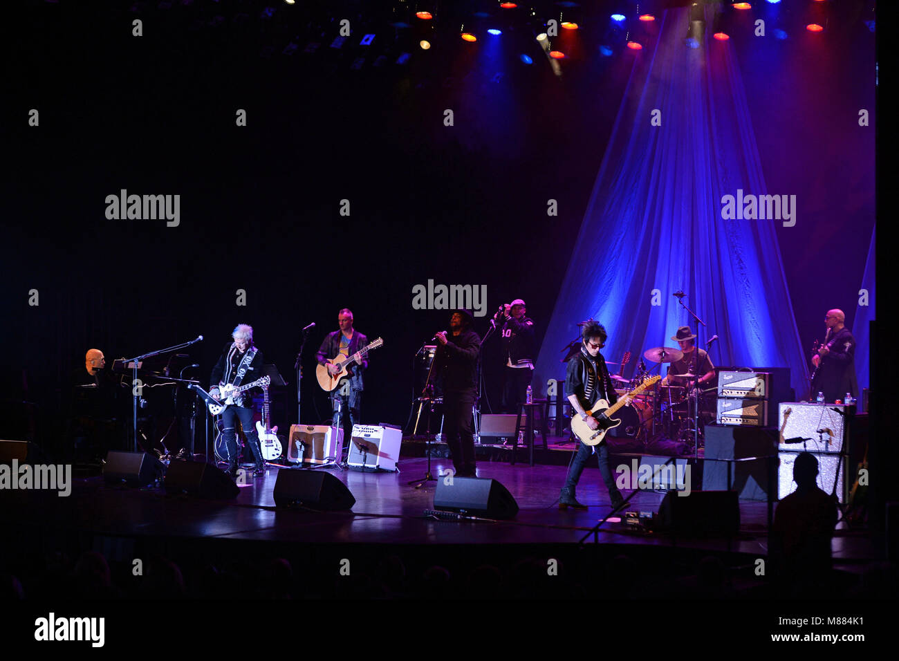 Fort Lauderdale, FL, USA. 14Th Mar, 2018. Mike Garson, Gerry Leonard, Joe Sumner, Bernard Fowler, M. Hudson, John Lee, Madeloni Earl Slick et Carmine Rojas effectuer pendant la célébration de David Bowie au Parker Playhouse le 14 mars 2018 à Fort Lauderdale en Floride. Credit : Mpi04/media/Alamy Punch Live News Banque D'Images