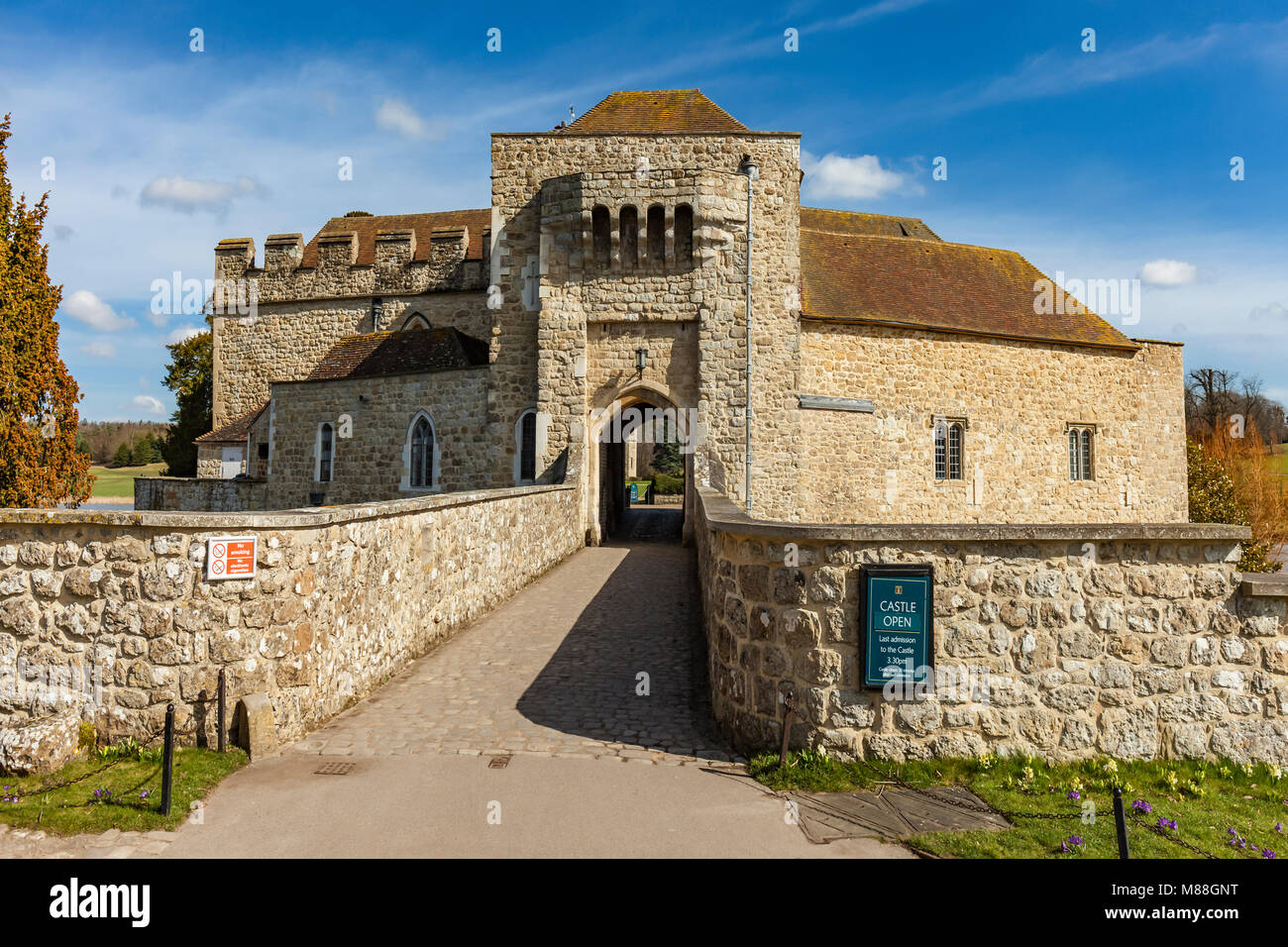 L'entrée dans le château de Leeds. Banque D'Images