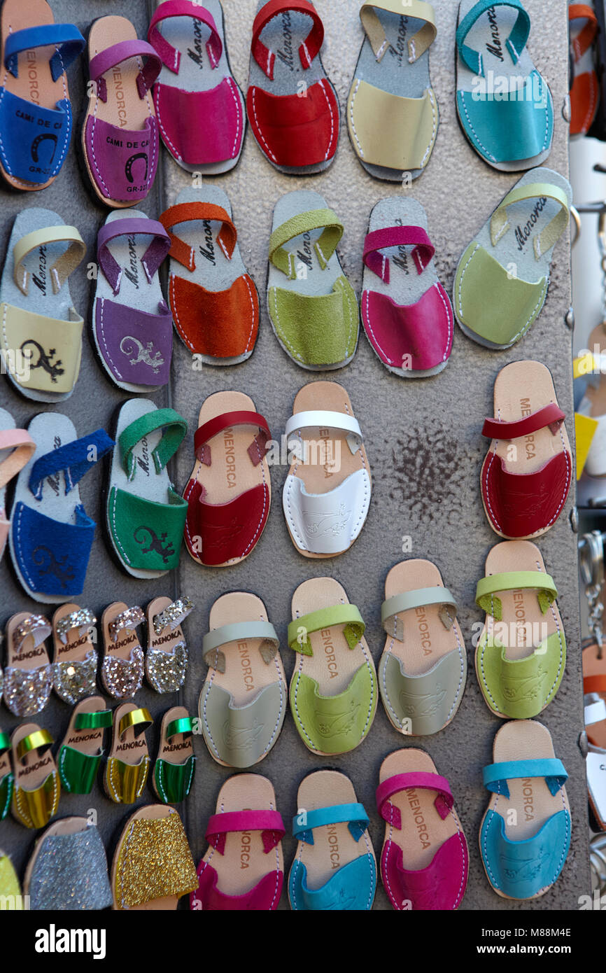 Chaussures ballerine souvenirs à Minorque, Îles Baléares, Espagne Banque D'Images