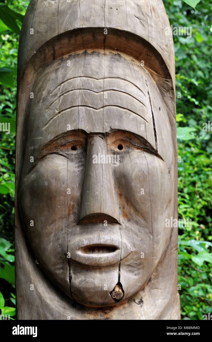 Totems dans le village indien Powhatan à l'établissement de Jamestown, en Virginie Banque D'Images