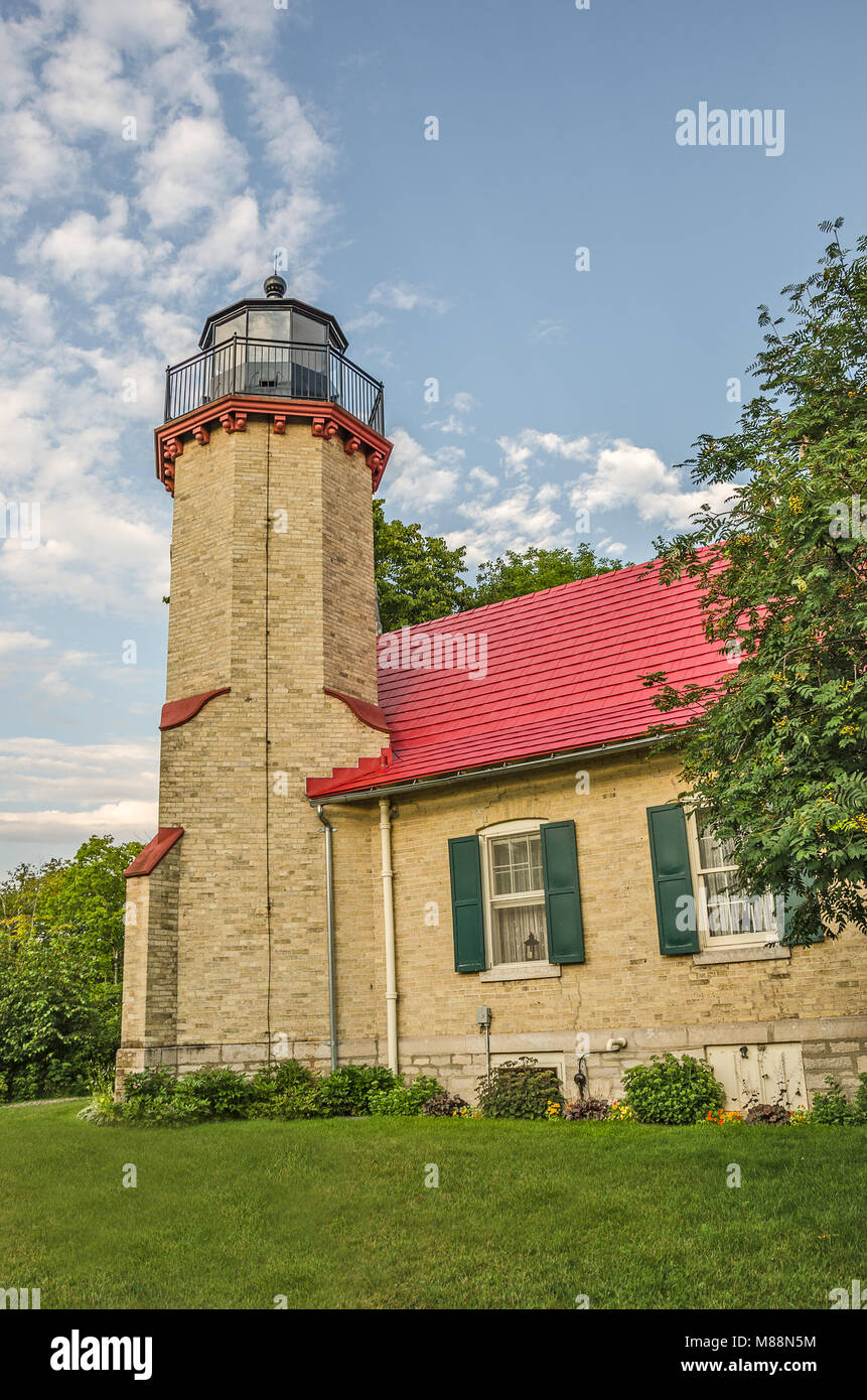 Construit de brique, la crème Ville McGulpin Point Lighthouse a été construit en 1869 à Mackinaw City (Michigan) Banque D'Images